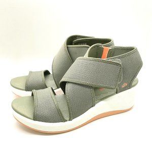 NWT - Clarks Women's Step Cali Palm Sandal, Dusty Olive Textile Knit – 10W